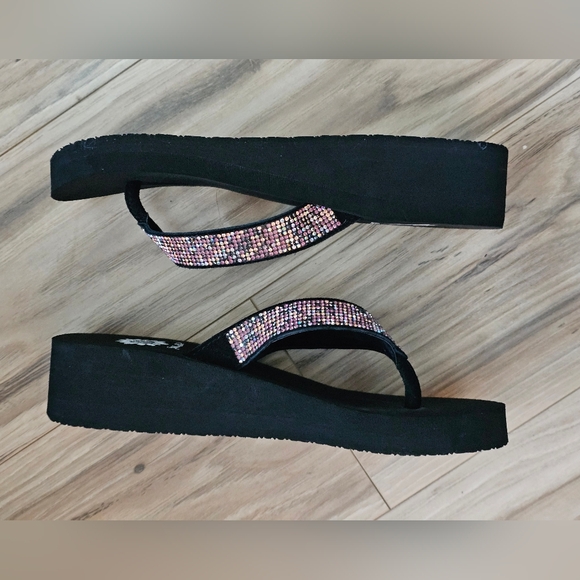 Yellow Box  Womens Flip Flops  Black / Multi Colored Rhinestons  Womens 8 - Picture 5 of 11